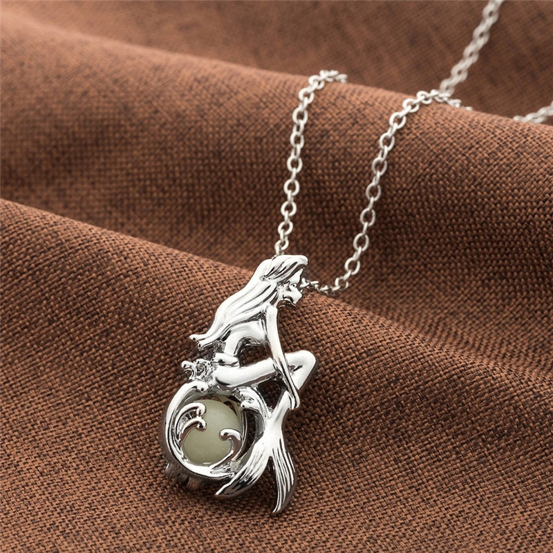 Luminous Glow In The Dark lotus Fluorescent Mermaid Pendant Necklace For Women Jewelry Silver Chain Bohemia Necklace